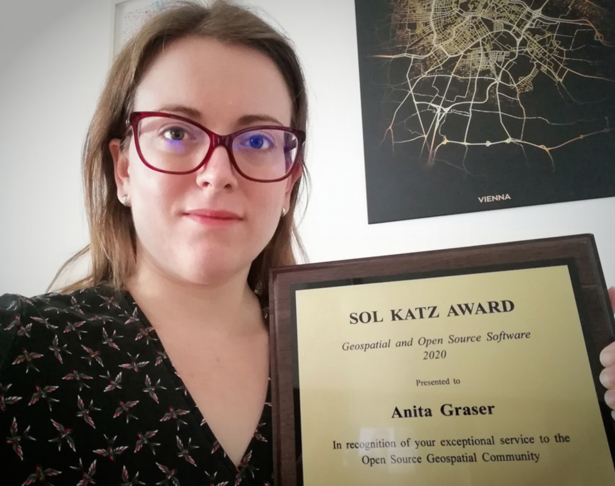 Anita Graser receiving the Sol Katz Award in 2020